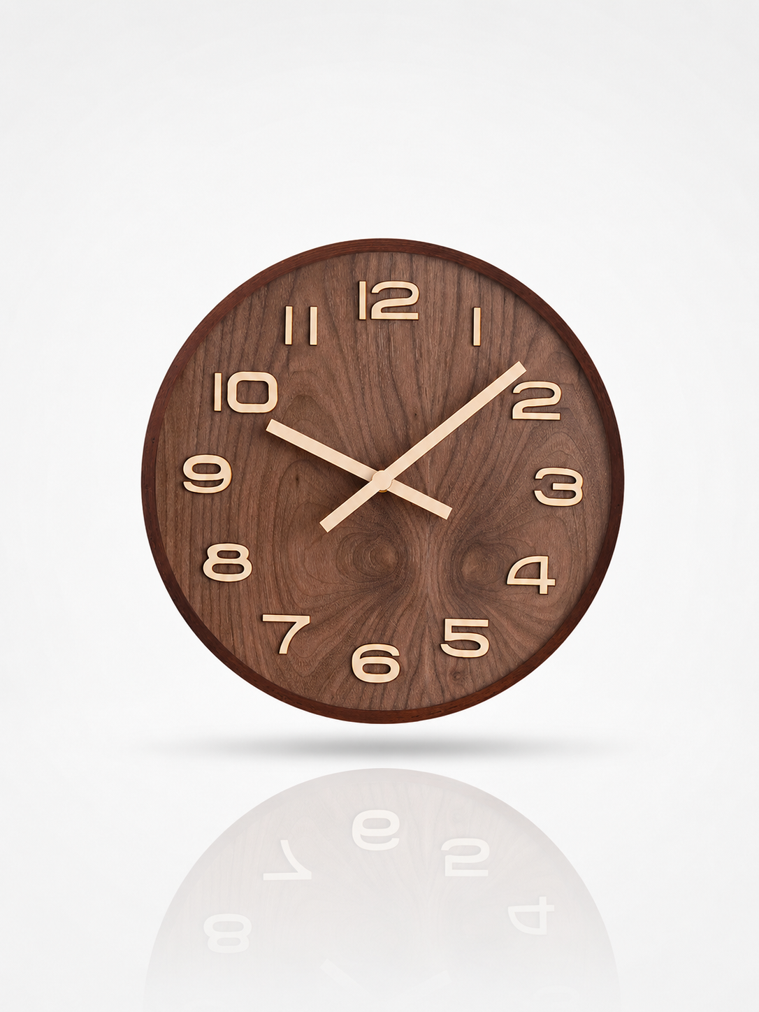 Horloge murale ronde en noyer
