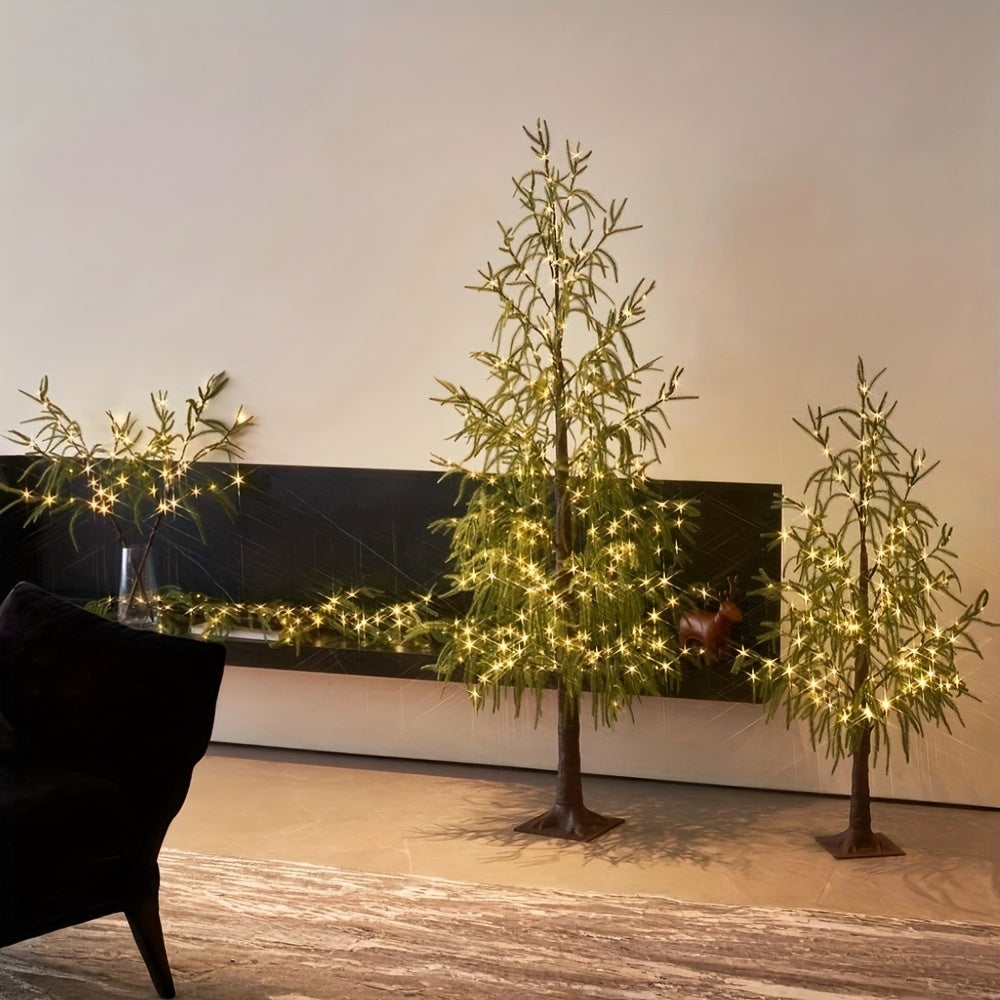 Deux arbres lumineux aux feuilles vertes devant une guirlande lumineuse au mur