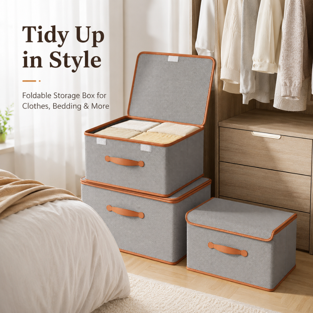 Boîtes de rangement grises avec linge plié dans un dressing