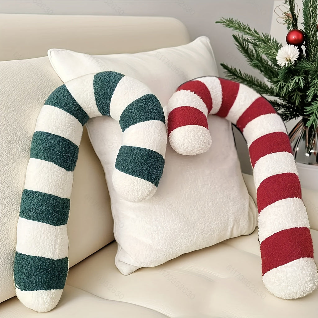 Coussins sucre d'orge vert et rouge sur un canapé clair