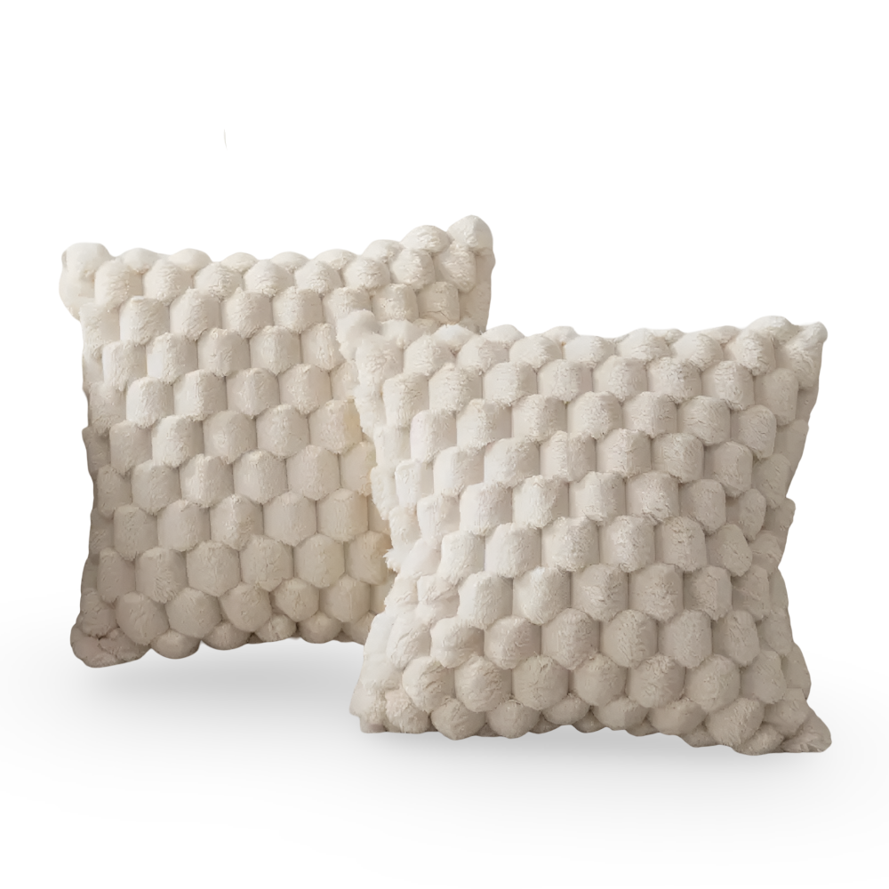 Housse de coussin coloris crème à relief bulles sur fond blanc