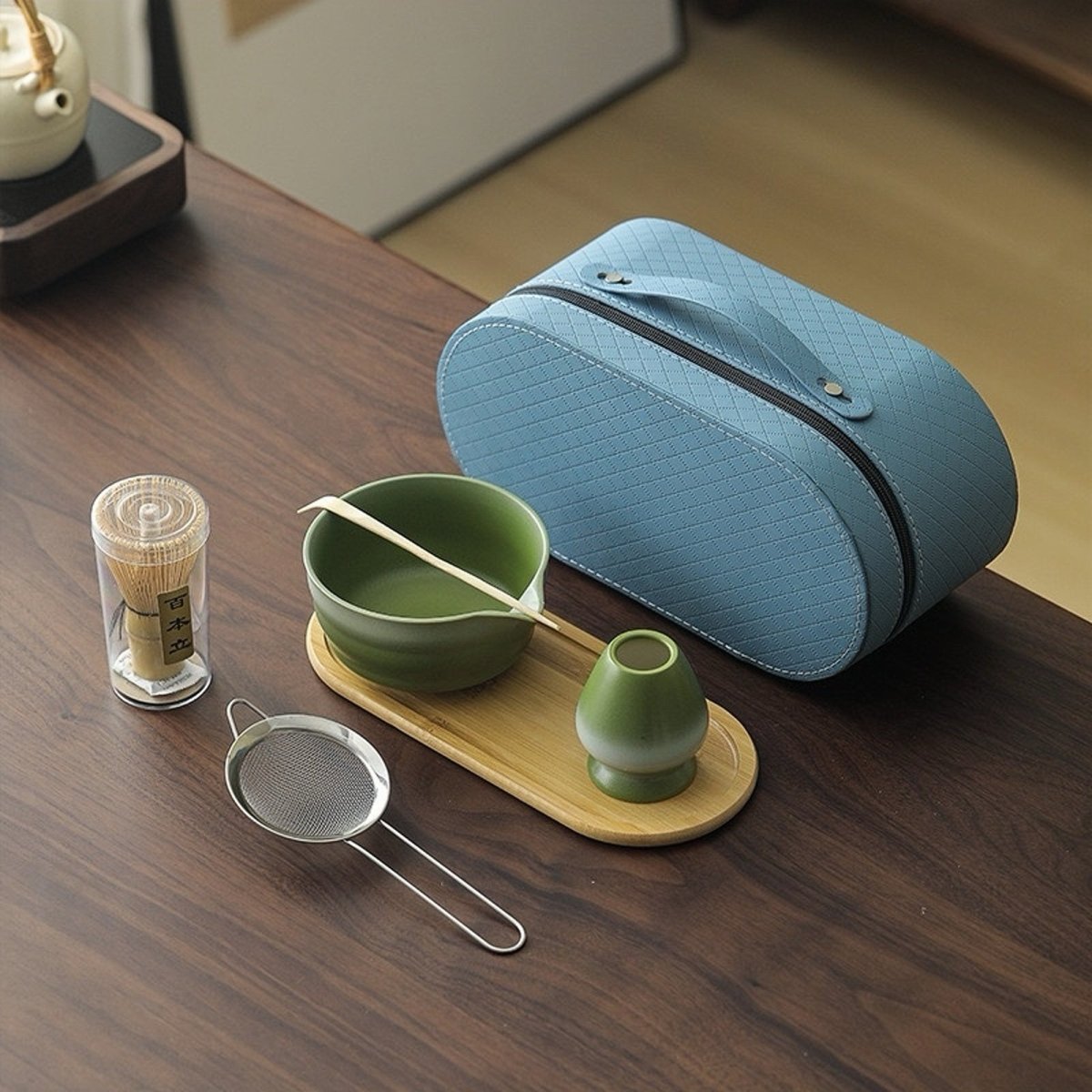 Kit matcha vert mousse avec plateau en bambou et tamis