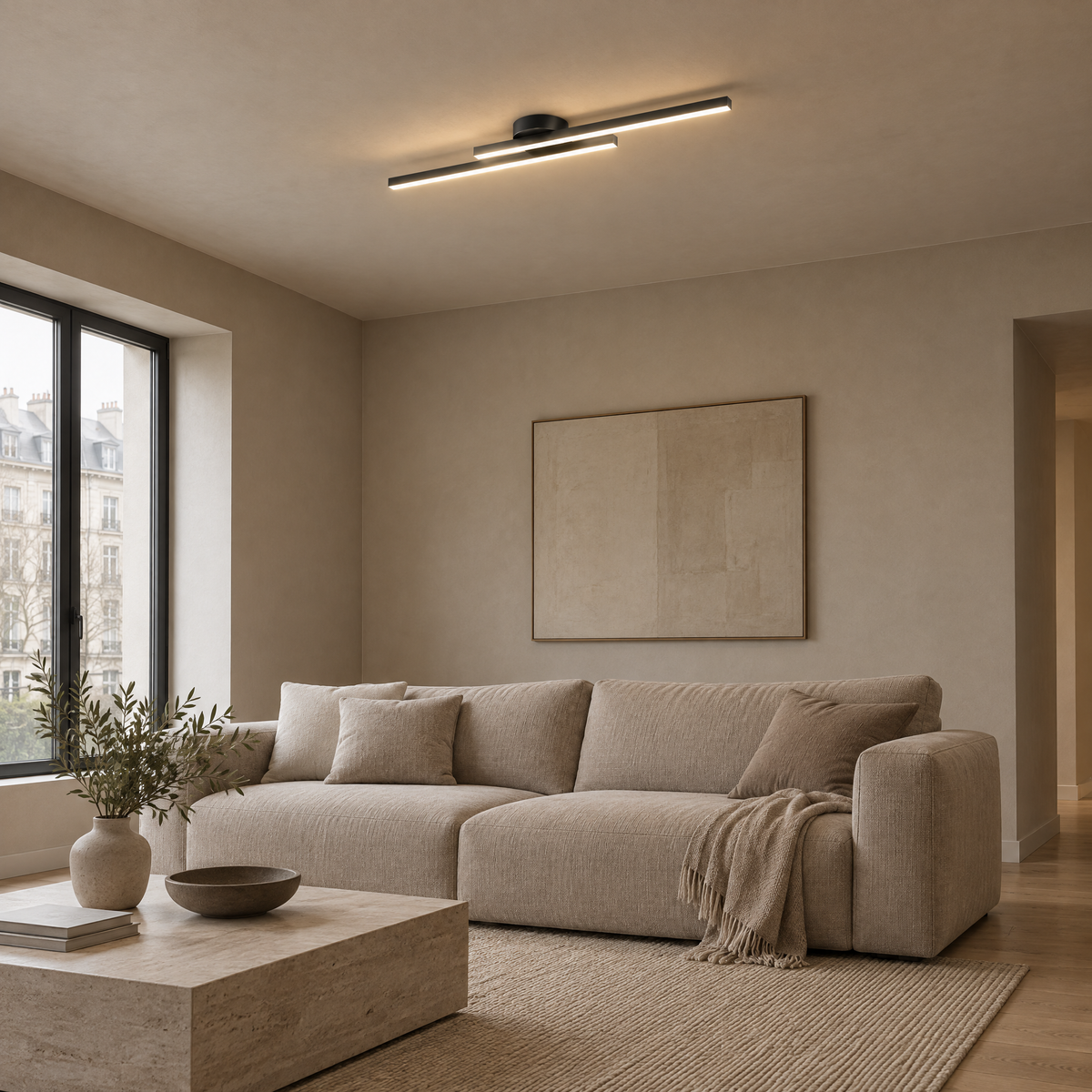 Plafonnier LED linéaire à double barre éclairant un salon lumineux